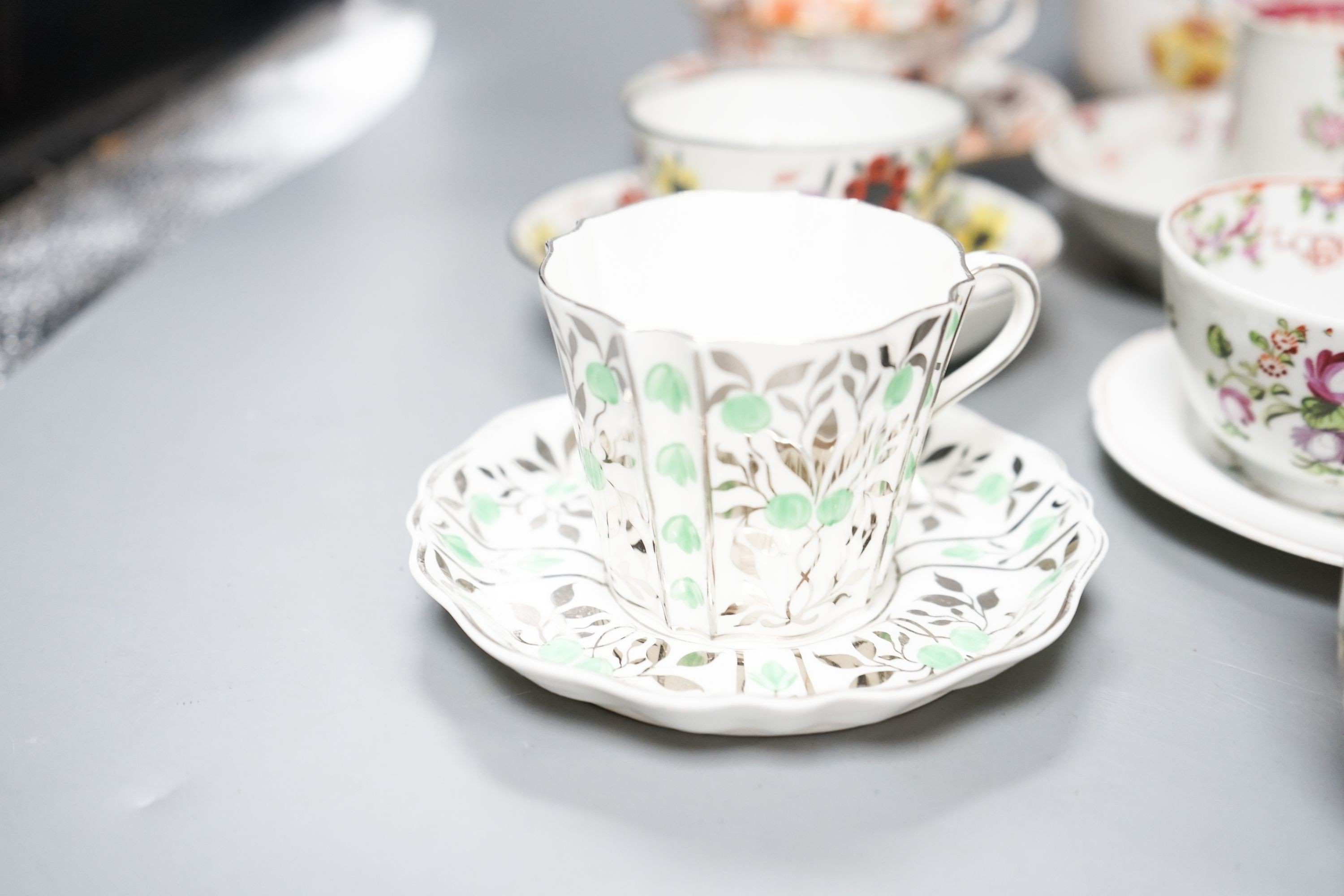 A group of 18th/19th century English porcelain tea wares and a Davenport pottery vase